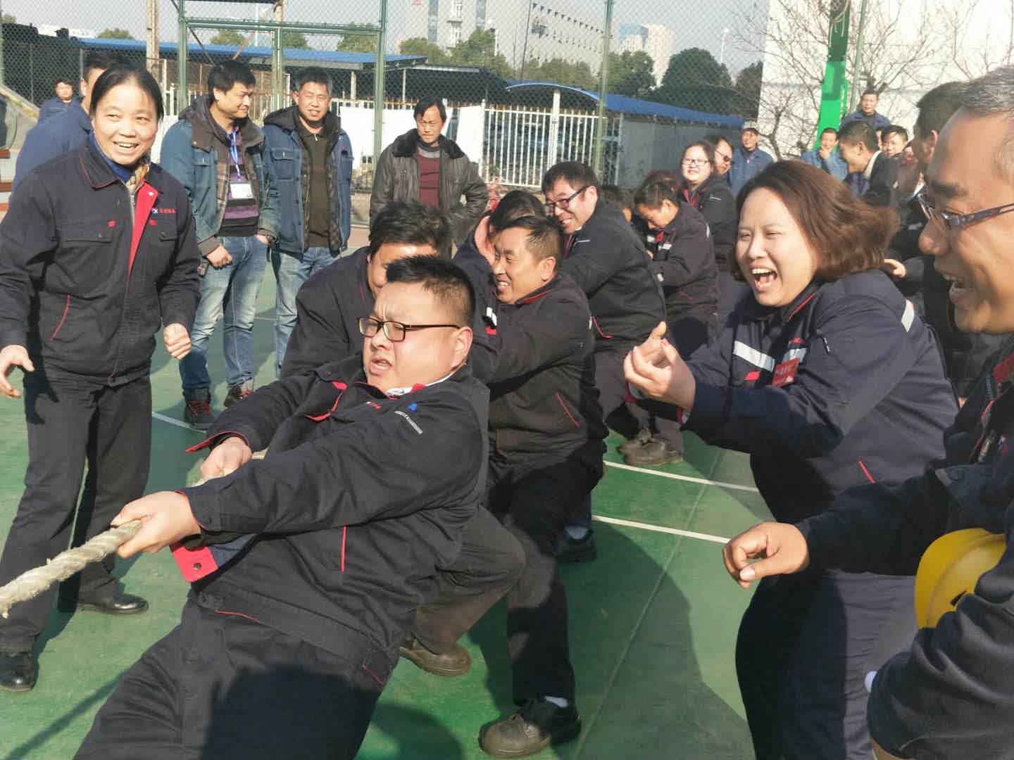 廠工會(huì)舉辦&rdquo;團(tuán)隊(duì)為王&rdquo;的拔河比賽